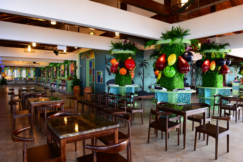 三亚亚龙湾热带天堂雨林餐厅开业迎宾